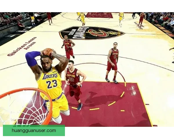 詹姆斯假传迷惑对手 布朗尼助攻艾顿完成震撼双手扣篮 詹姆斯假传迷惑对手 布朗尼助攻艾顿完成震撼双手扣篮