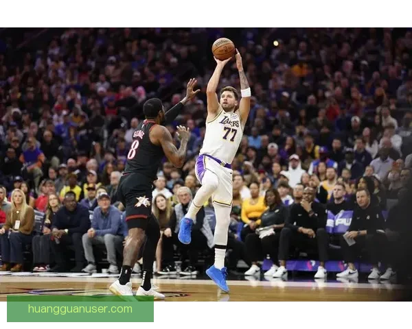 海斯：教练强调与艾顿一起守住禁区 东契奇复出需避免再吃技术犯规